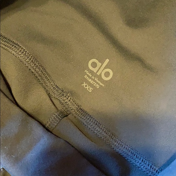 NWOT alo yoga leggings - Picture 3 of 3